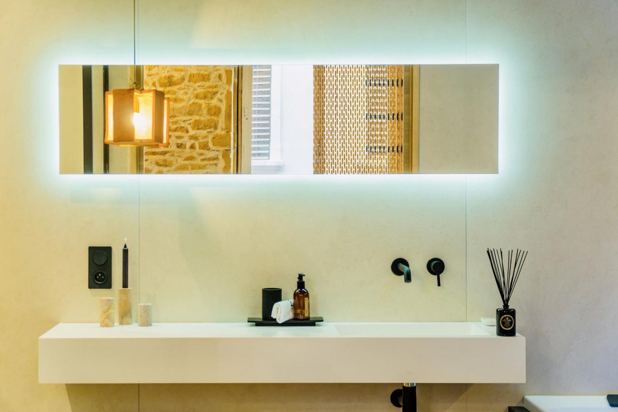 Host Inn Le Lumiere Spa & Cinema Lyon Phòng bức ảnh